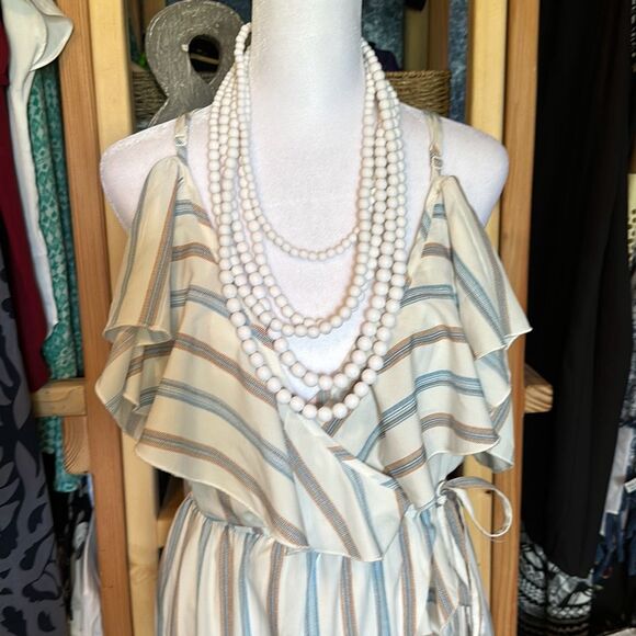 N2. Lisa E Multilayer  White Five Graduated Beaded Gold tone Necklace - Picture 3 of 6